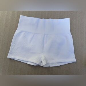OQQ Women's L White Ribbed Seamless Shorts, EUC, Short inseam